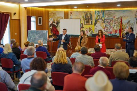 La Xunta explica a los vecinos interesados los detalles del posible polígono agroforestal de Salvaterra de Miño